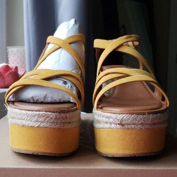 NIB Yellow Zodiac Yolanda wedge sandal - Picture 7 of 12